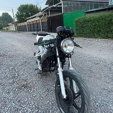 cb 400: Кастомный городской мотоцикл в стиле стрит/кафе-рейсер. bathroom sport — 2