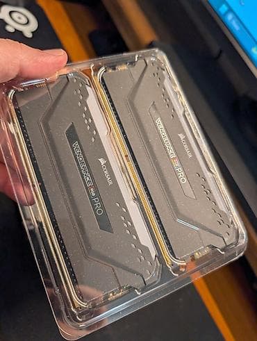 3000: Оперативная память (RAM) для ПК, Б/у, Corsair, 16 ГБ, DDR4, 3000 МГц — 3