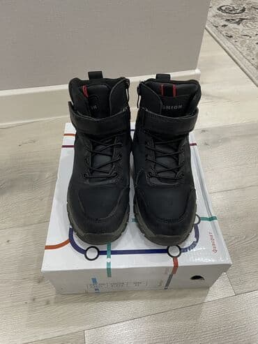 кросовки роликовые: Зимняя обувь и куртка на мальчика 6-7 лет в отличном состоянии, куртка — 1