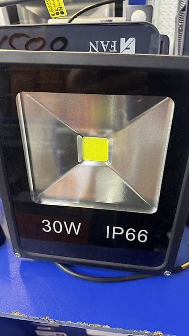 прожетор: Светодиодный прожектор 30W, степень защиты IP66. - Мощность: 30 Вт - — 1