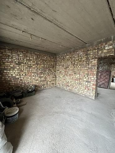 дом двух этажный: Продаётся двухэтажный кирпичный дом без отделки. Еще времянка 2 ком — 8