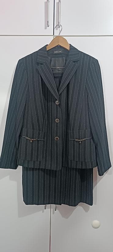 n work: Женский костюм в тонкую вертикальную полоску - Комплект: приталенный — 1