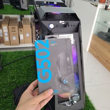 мышкы: Компьютерная мышь Logitech G502. Оснащена несколькими программируемыми — 4