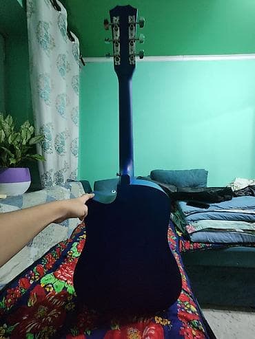 Книги и журналы: Акустическая гитара с вырезом, синий градиент - Корпус формата — 3