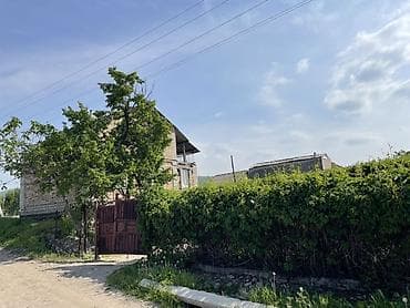 Продаётся дом с участком в зелёном, тихом месте. Основные