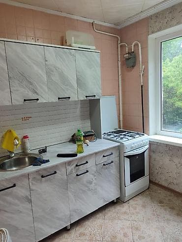 Батирлер: 2 бөлмө, 44 м², 11-мкр 104-серия, 2 кабат, Эски ремонт — 1