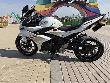lada 9: •Suzuki GSX-R 250 •Состояние Ляля •2024 года •пробег 9.000 •ABS •Лед — 1