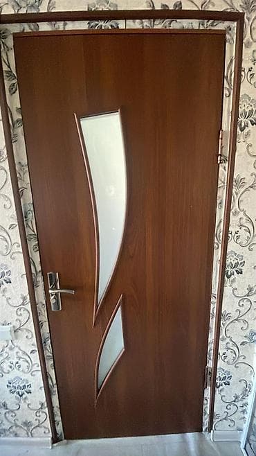 Межкомнатная дверь с декоративным остеклением - Материал