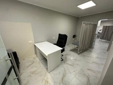 продаю дом ленинское: Продаю Офис 60 м², С ремонтом, С мебелью, Многоэтажное здание, 1 этаж — 4