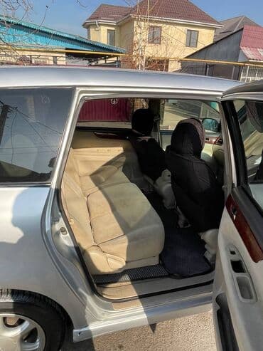 экономичные авто: Toyota Ipsum: 2002 г., 2.4 л, Автомат, Бензиновая, Универсал — 4