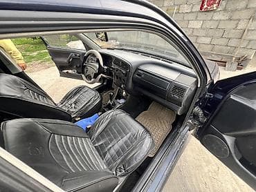 cla 220: Volkswagen Vento: 1992 г., Механика, Седан — 6