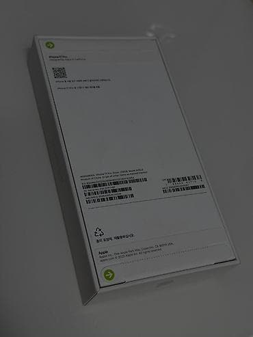 старые айфоны: IPhone 17 Pro, 256 ГБ, Серебристый, Кабель — 1