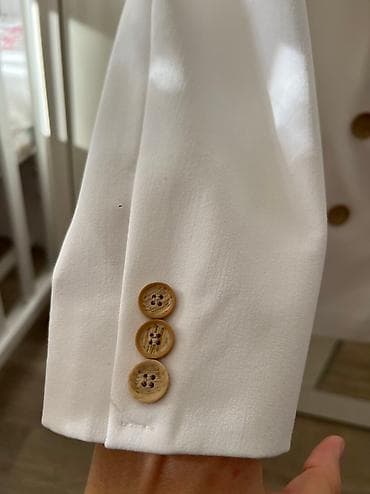 Личные вещи: Продаю новый красивый белый жакет Alexandra, двубортный, плотная — 5