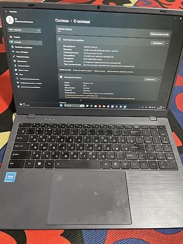 Ноутбук с русско-английской клавиатурой и процессором Intel