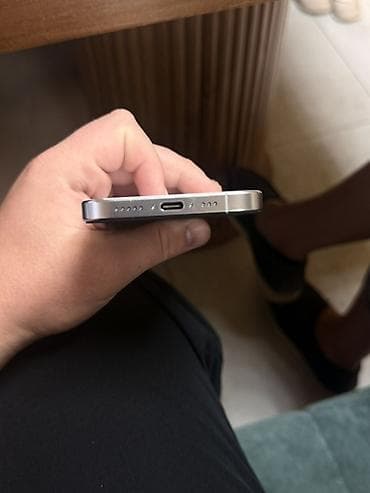 Техника и электроника: IPhone 16 Pro, Б/у, 256 ГБ, White Titanium, Кабель, 90 % — 2