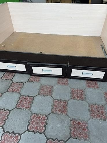 кровать одна: Кровать-основа с тремя выдвижными ящиками - Тип: односпальная — 1