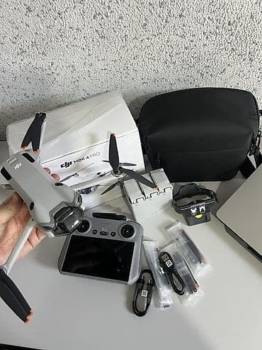 Дроны: DJI Mini 4 Pro Fly More Combo с пультом DJI RC 2 (со встроенным — 1