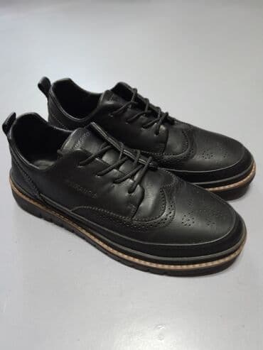 на железных номерах: Мужские туфли, 40, Новый, цвет - Черный, Самовывоз — 1