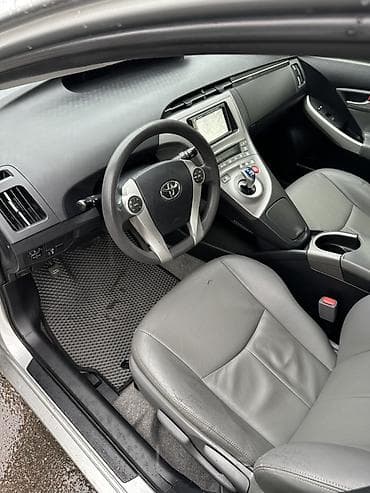 gc 8: Toyota Prius: 2014 г., 1.8 л, Автомат, Гибрид, Хэтчбэк — 4