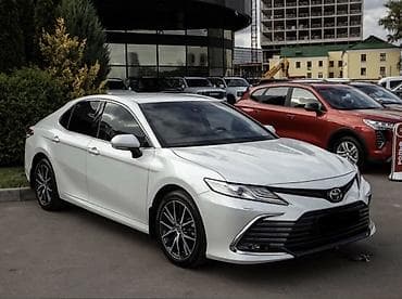 Toyota Camry: 2021 г., 2.5 л, Бензин, Седан