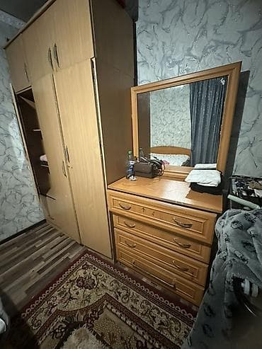 Спальные гарнитуры: Спальный гарнитур из ЛДСП, цвет светлый дуб. Состав: - Двуспальная — 4