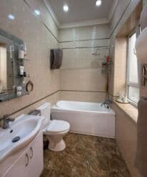 Үйдү ижарага алам: Үй, 157 кв. м, 3 бөлмө, Кыймылсыз мүлк агенттиги, Евро оңдоо — 10