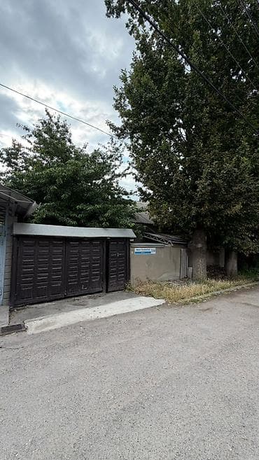 Дом + полдома в районе Церкви, ул. Панфилова. - Площадь участка: 6 at lalafo.kg Дом + полдома в районе Церкви, ул. Панфилова. - Площадь участка: 6