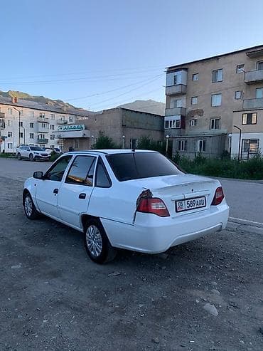 тез арада: Daewoo Nexia: 2010 г., 1.6 л, Кол менен иштөөчү, Бензин, Седан — 4