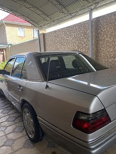 mers e124: Mercedes-Benz W124: 1993 г., 2.2 л, Механика, Бензин, Седан — 2