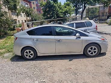 Продажа авто: Toyota Prius: 2015 г., 1.8 л, Вариатор, Гибрид, Хэтчбэк — 3