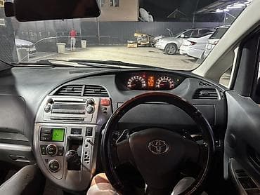 Toyota Ractis: 2005 г., 1.5 л, Автомат, Бензин, Хэтчбэк — 10