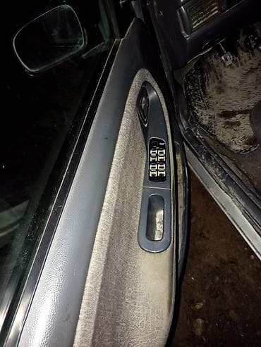 полики для авто: Серебристый пятидверный хэтчбек. Кузов: - 5 дверей, тонированное — 4