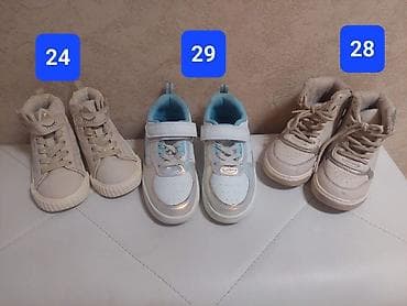 yeezy boost: 1 пара 200сом. Размер указан на фото . Самовывоз 7 мкрн — 1