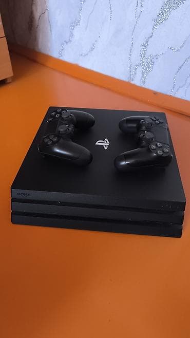 PS4 (Sony PlayStation 4): PlayStation 4 Pro (черная) + 2 беспроводных геймпада DualShock 4 - — 1