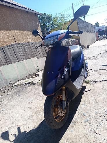 Скутер 50–80 см³ (визуально класс Honda/Dio/Adio), городской класс