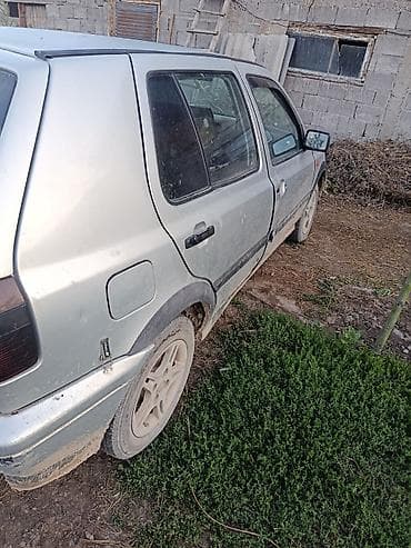 электро унаа: Volkswagen Golf: 1991 г., 1.8 л, Кол менен иштөөчү, Бензин, Хетчбек — 2