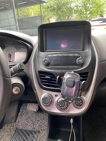 шевроле трекер: Chevrolet Spark: 2017 г., 1 л, Автомат, Бензин, Хэтчбэк — 6