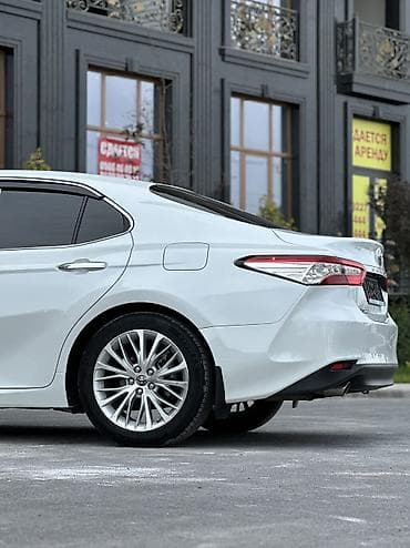 Продажа авто: Toyota Camry: 2018 г., 2.5 л, Вариатор, Гибрид, Седан — 2