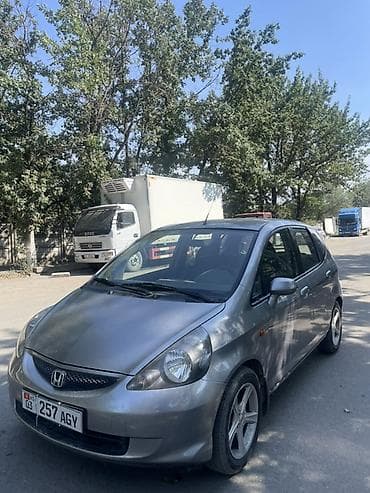 Honda Jazz: 2005 г., 1.3 л, Механика, Бензин, Хэтчбэк — 2
