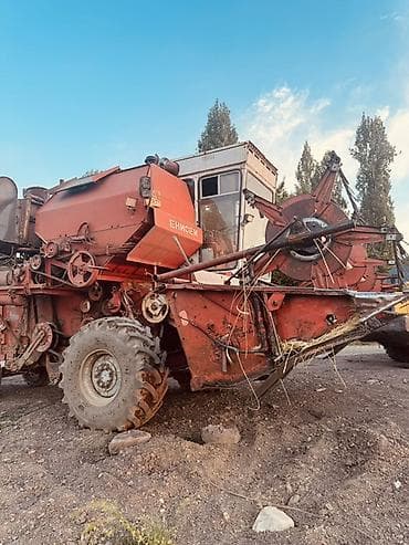 Унаа: Комбайн зерноуборочный «Енисей» Описание: - Самоходный зерноуборочный — 3