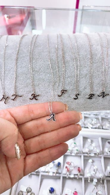 Свадебные платья и аксессуары: Новые серебряные Колье Буквы Самый лучший подарок для ваших любимых — 2