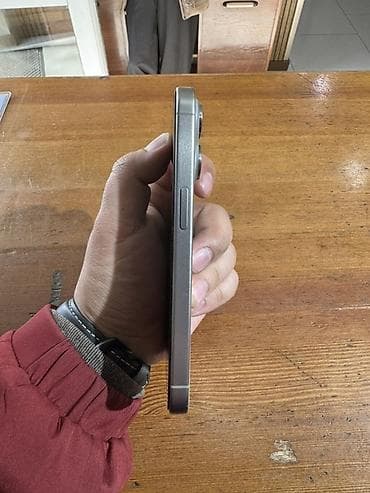 айфон с россии: IPhone 15 Pro, Б/у, 256 ГБ, Natural Titanium, Защитное стекло, Чехол, Зарядное устройство, 88 % — 4