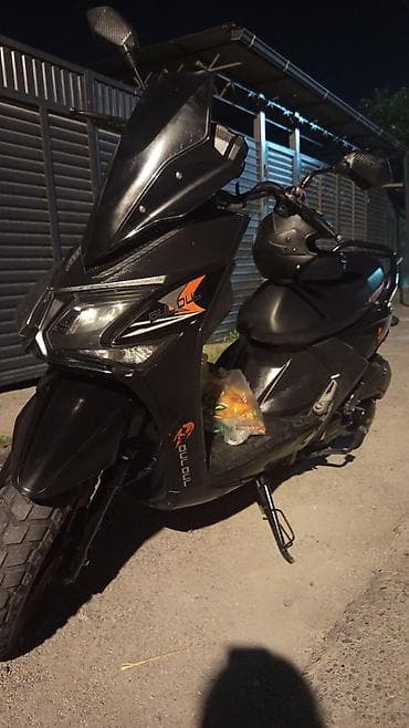 gilera runner: Скутер (макси-скутер) черного цвета с агрессивным дизайном передней — 2