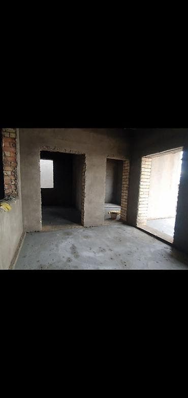 дом с участком: Жалалабад . Ынтымактан 4 комната жер уй сатылат. документер баары — 4