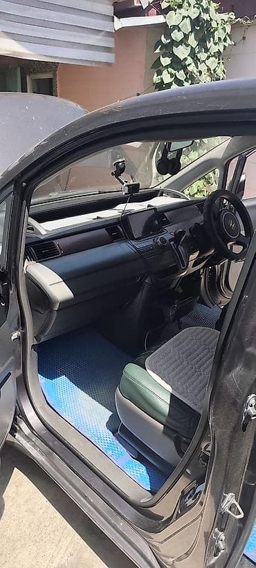 Продажа авто: Honda Stepwgn: 2005 г., 2 л, Бензин, Минивэн — 2