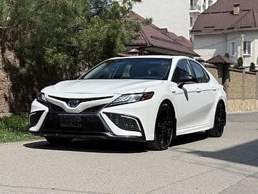 Toyota Camry: 2021 г., 2.5 л, Автомат, Гибрид, Седан
