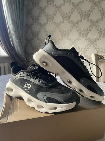 батник белый: Кроссовки LOEWE x On (US M7 / EU 40, UK 6.5, JP 25)🔥🔥🔥❤️‍🔥MADE IN — 1