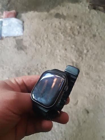 Смарт‑часы в черном цвете. Характеристики и особенности: -