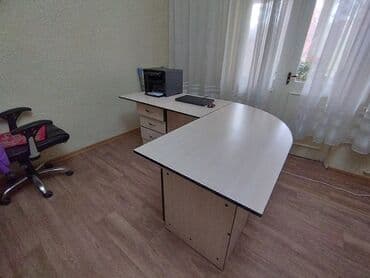 школьные столы для дома: Письменный стол, Б/у — 1