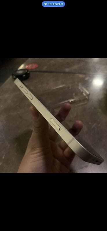 Техника и электроника: IPhone (13), линейка с плоскими гранями и двойной камерой - Цвет — 1